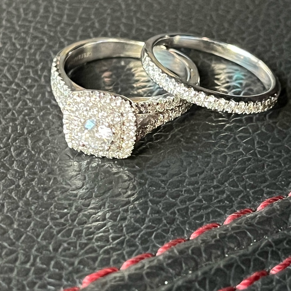 Elegant White Gold Women's Ring Set